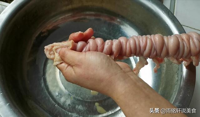 猪小肠最好吃的做法简单（猪小肠这样做比猪大肠好吃）(4)