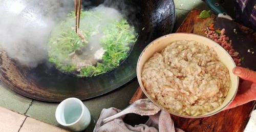 山药煎饼搭配山药羹，简简单单的农家美食，那是家乡的味道