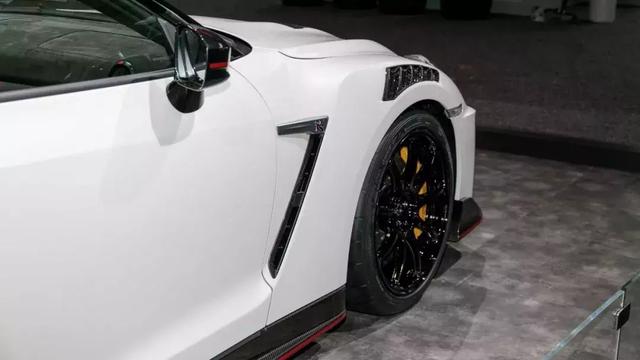 2023款日产gtr nismo性能（600马力652牛米）(8)