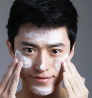 男士护肤品使用顺序是什么