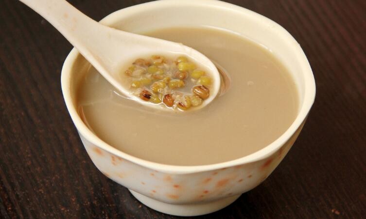 绿豆汤隔夜放在冰箱里还能喝吗