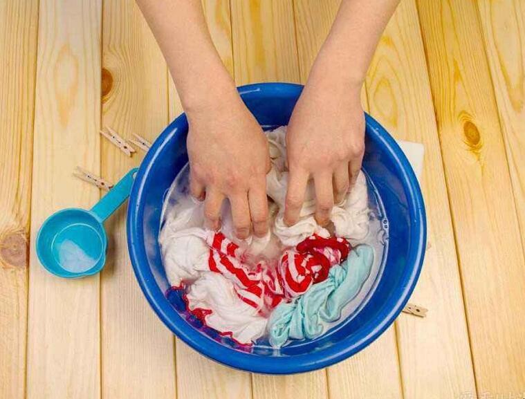 如何清洗衣服常见的污渍