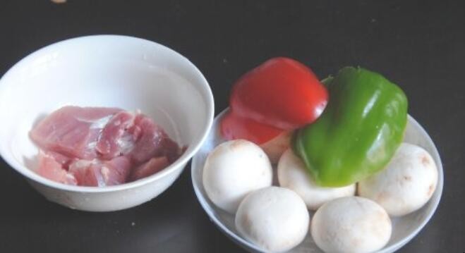 口蘑炒肉片的步骤是什么