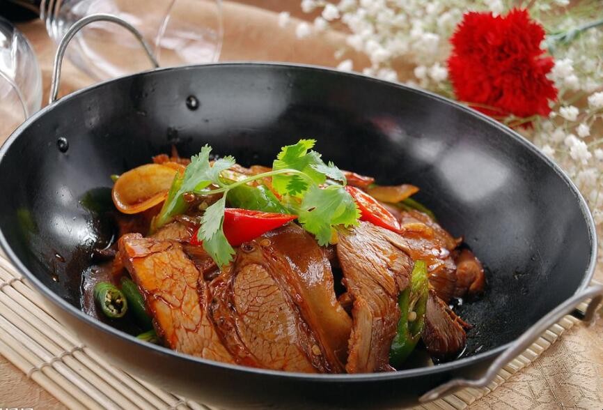 干锅带皮牛肉做法