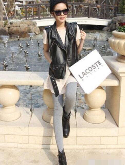 灰色打底袜怎么搭配好看