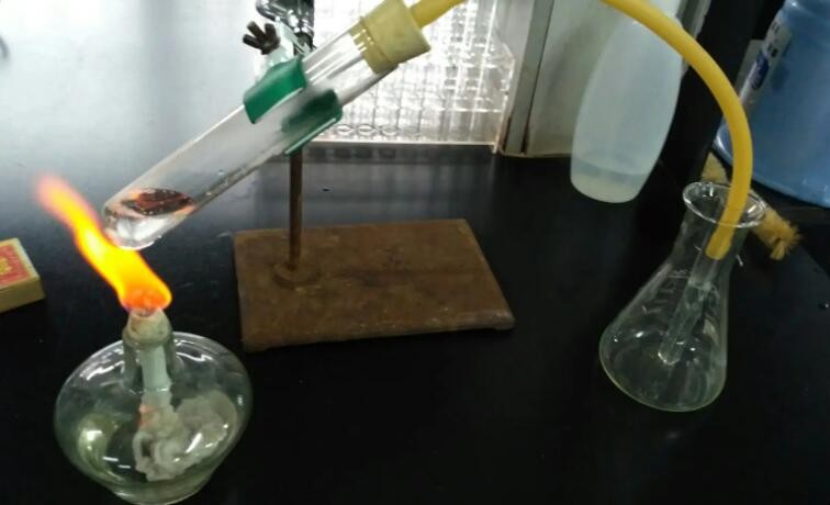 碳酸钠和盐酸反应现象是什么