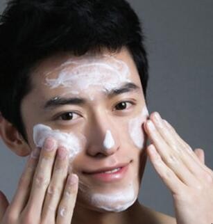 男士护肤品使用顺序是什么