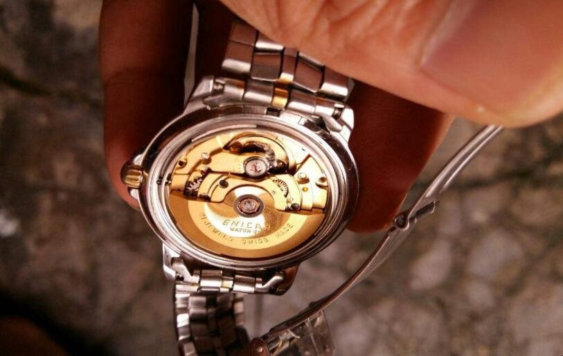 镀金手表