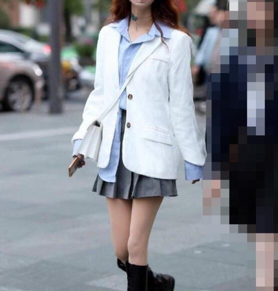 女生白色西装