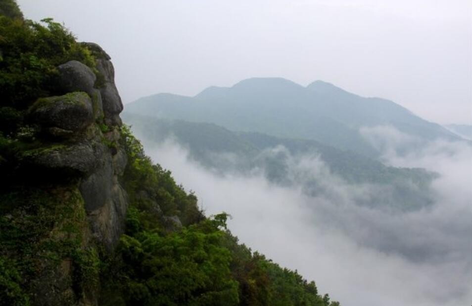 有雨山戴帽无雨半山腰什么意思