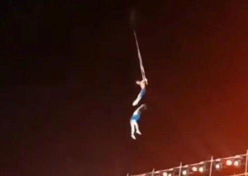  安徽杂技女演员坠亡背后：绸吊表演都没安全绳。这杂技该取消了吧