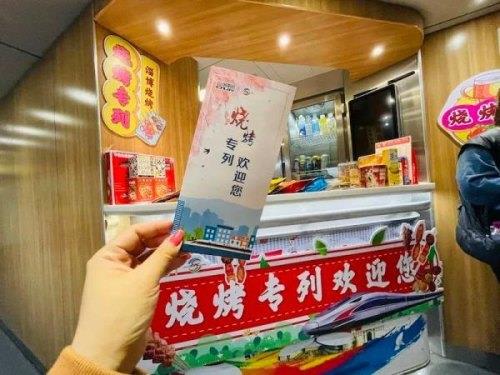  单店日均售1万串！4点就要排队，花12小时吃上淄博烧烤是种什么体验？