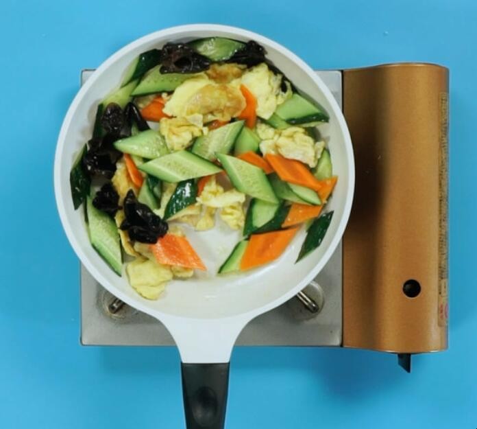 黄瓜炒鸡蛋的家常做法是什么