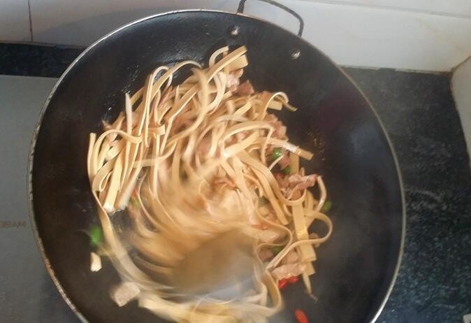 白豆腐皮炒肉怎么做