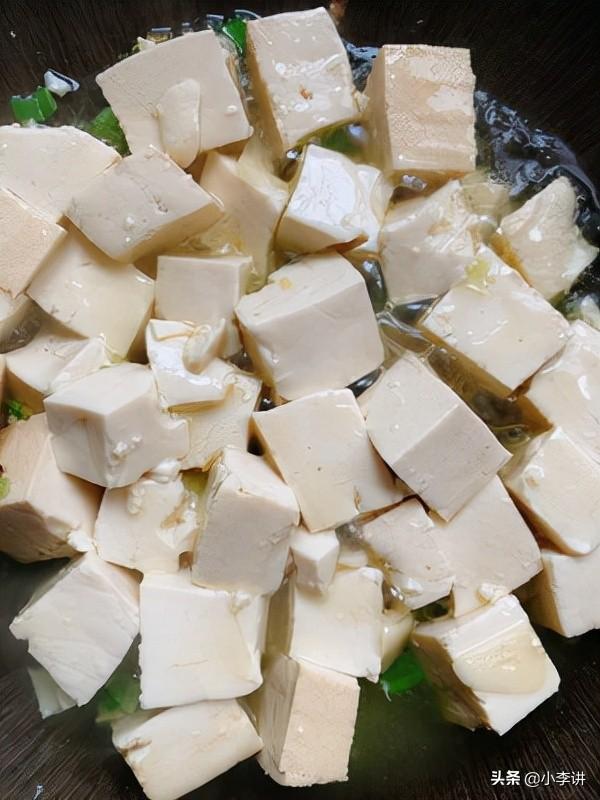 豆腐炒木耳简单做法（简单营养的木耳烧豆腐）(7)