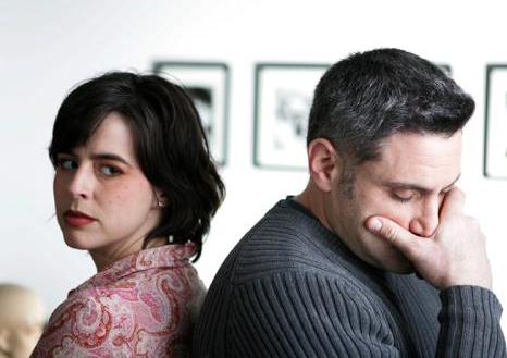 结婚很久发现夫妻感情越来越平淡，出现了裂痕该怎么办呢？