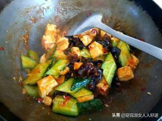 青瓜木耳烧豆腐的做法（木耳黄瓜烧豆腐的做法）(12)