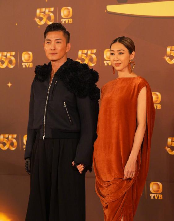 tvb55周年台庆艺人红毯（TVB台庆红毯女星露背露腿）(22)