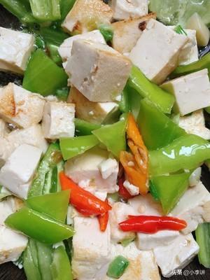 豆腐炒木耳简单做法（简单营养的木耳烧豆腐）(8)