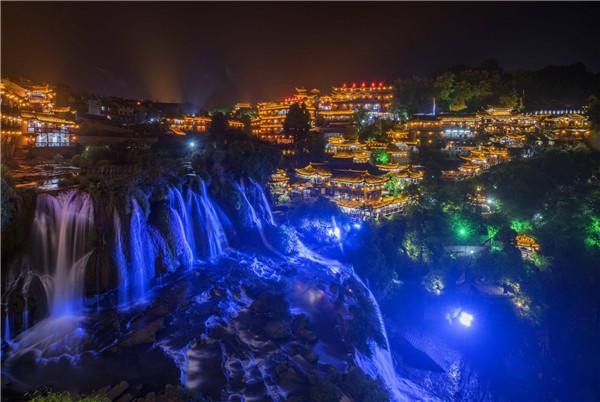 芙蓉镇挂在瀑布上的千年古镇夜景（不可错过的芙蓉镇夜景）(4)