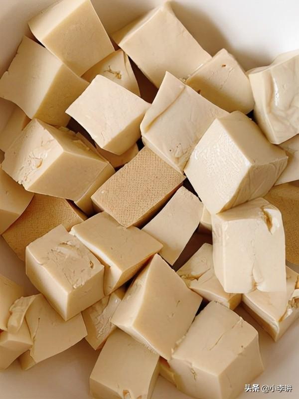 豆腐炒木耳简单做法（简单营养的木耳烧豆腐）(3)