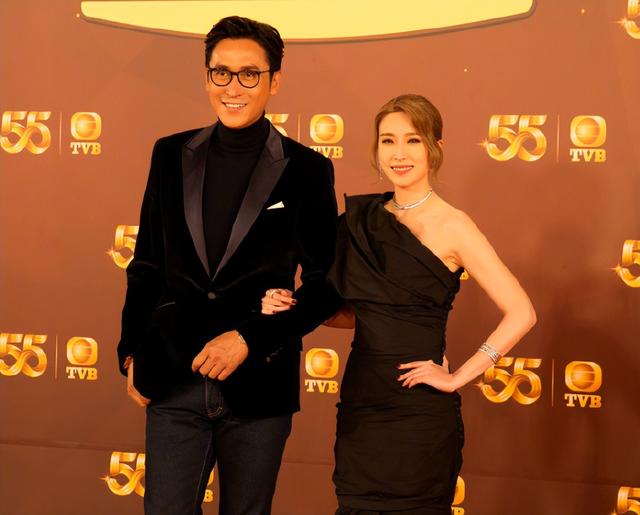 tvb55周年台庆艺人红毯（TVB台庆红毯女星露背露腿）(8)