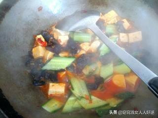 青瓜木耳烧豆腐的做法（木耳黄瓜烧豆腐的做法）(11)
