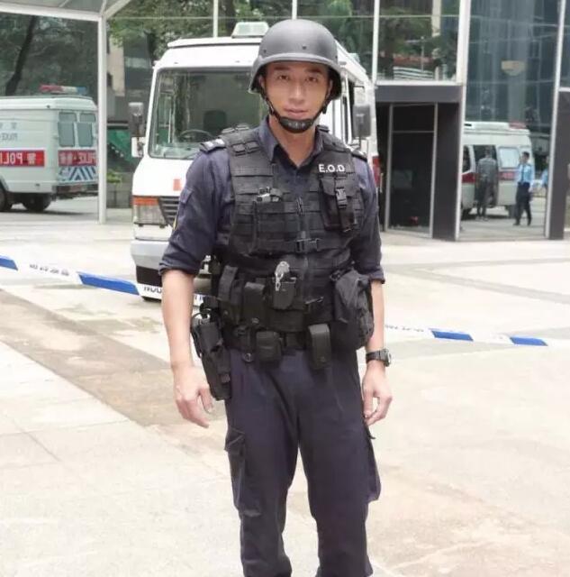 艺人吴卓羲10年警察生涯，演足10年阿Sir，系咩玩法（艺人吴卓羲10年警察生涯）(8)